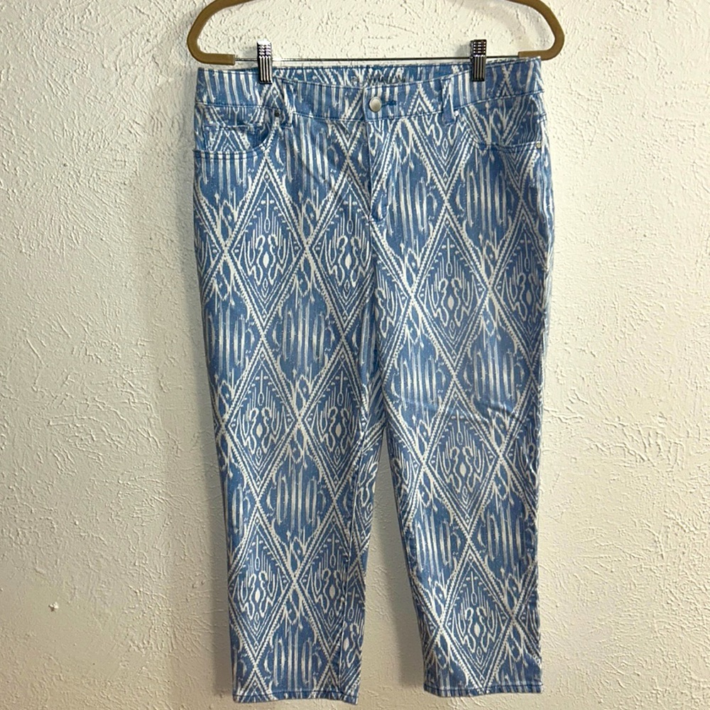 Size 1 Chico Platinum jeans, no stains or tears, see size chart